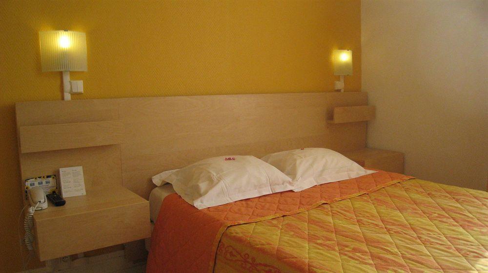 Logis Du Cirque Centre Historique Hotel 2*