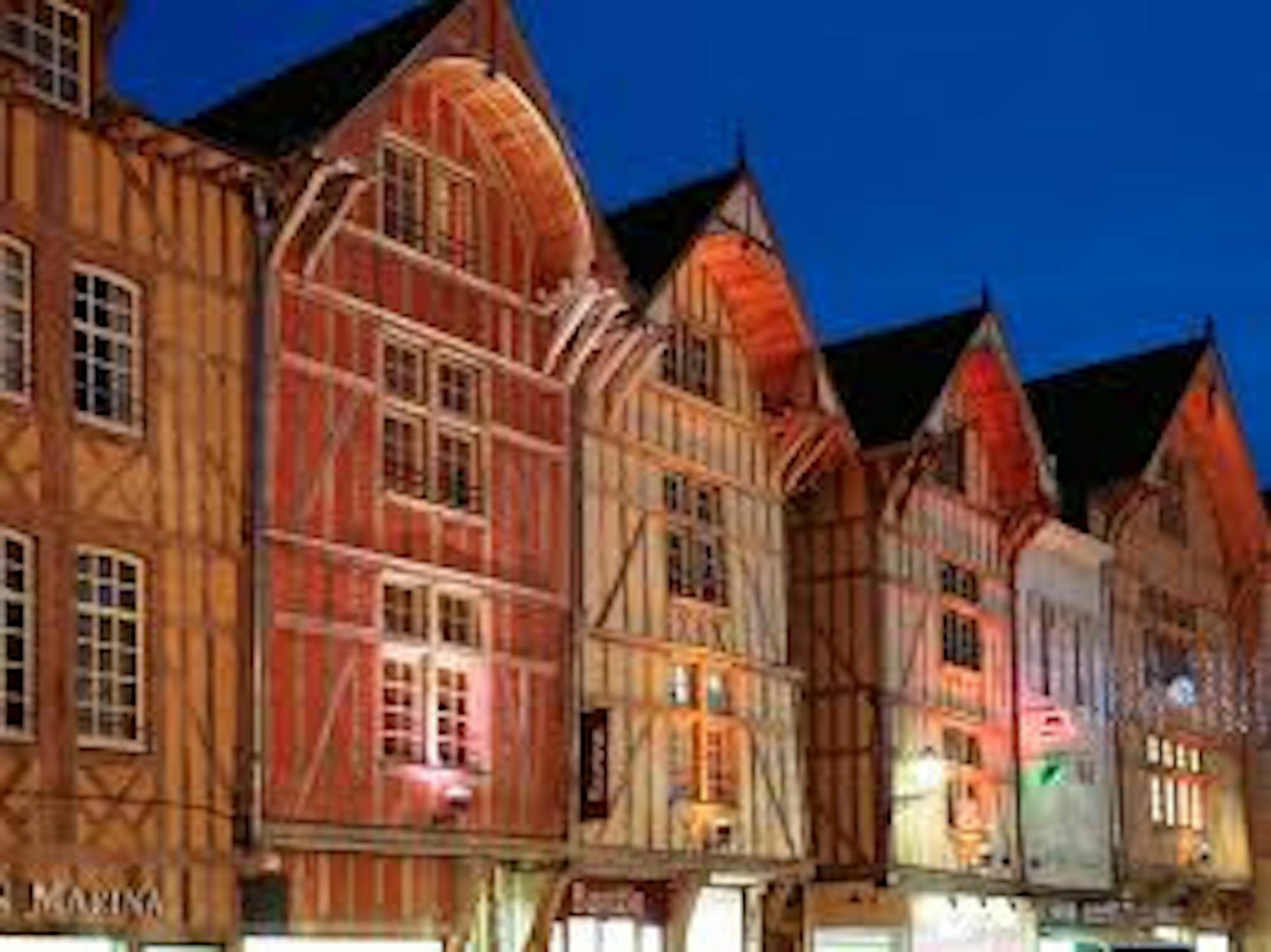 Logis Du Cirque Centre Historique Hotel 2*