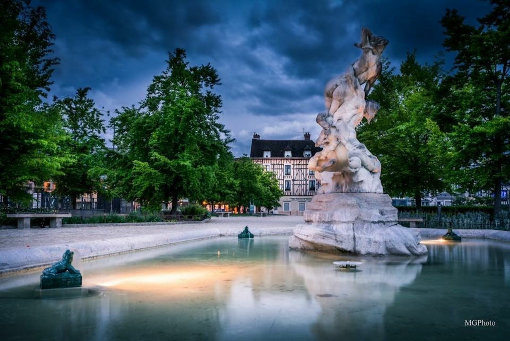 Hotel Logis Du Cirque Centre Historique Troyes